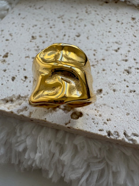 Waves Ring