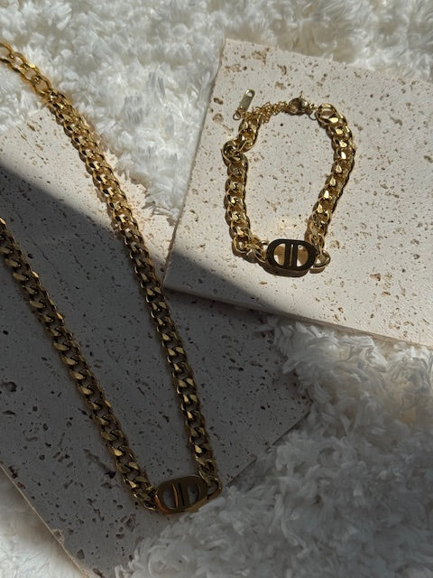 Dat Gworl Necklace